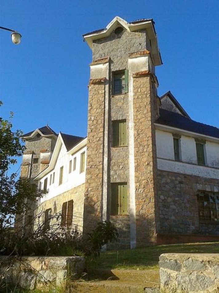 Hotel a restaurar - La Falda