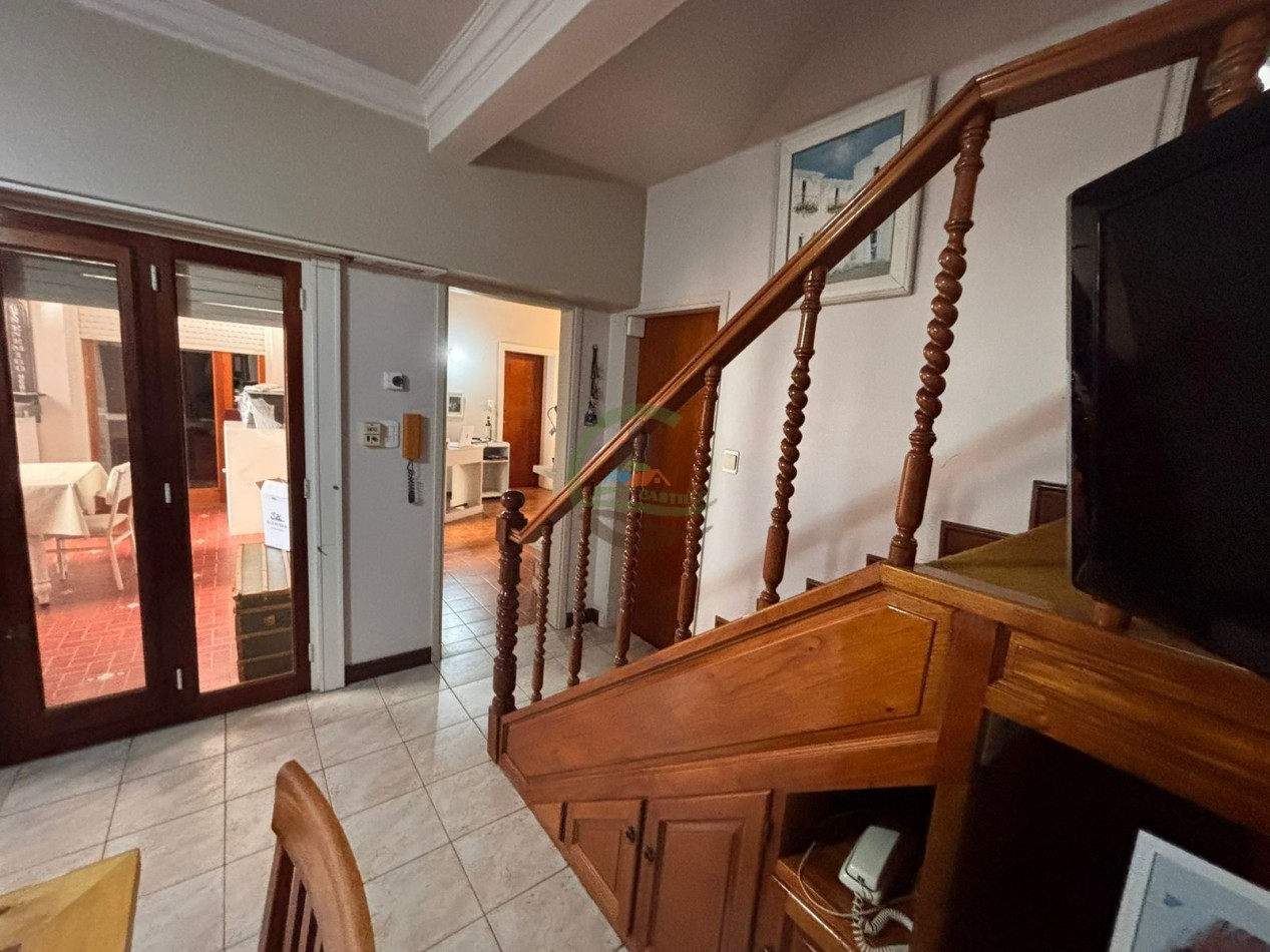Casa 4 dorm con local - Bolivar