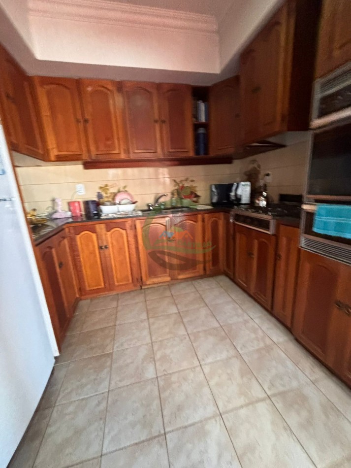Casa 4 dorm con local - Bolivar
