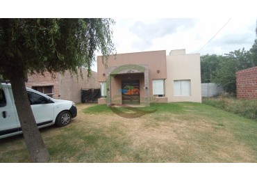 Casa con pileta - Saladillo